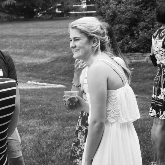 Meet your Posher, Julia - Picture 3 of 6